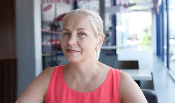 Glückliche Schöne Frau Mittleren Alters Café Nahaufnahme Gesicht — Stockfoto