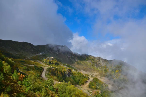 Automne dans les montagnes du Caucase. — Photo