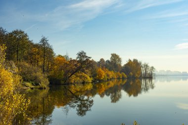 Yukarı Iset Pond 'un kuzey batı kıyısı, Yekaterinburg şehri..