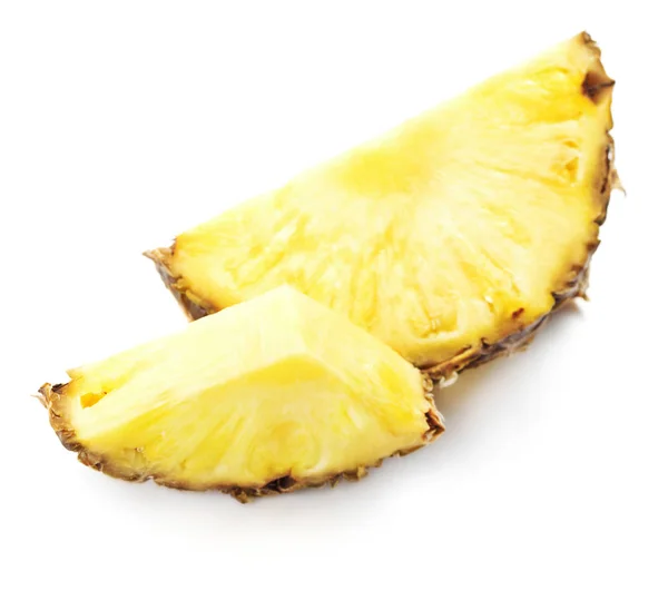 Ananas segmenten geïsoleerd — Stockfoto