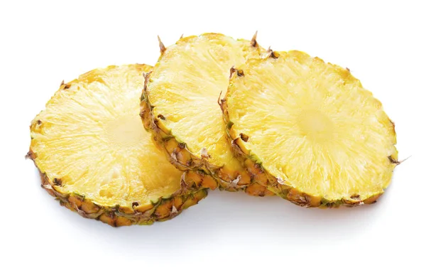 Ananas segmenten geïsoleerd — Stockfoto