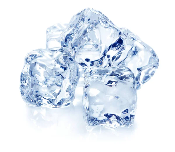 Кубики льоду, ізольовані — стокове фото