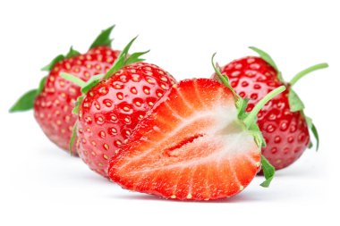 Çilek beyazda izole edilmiş