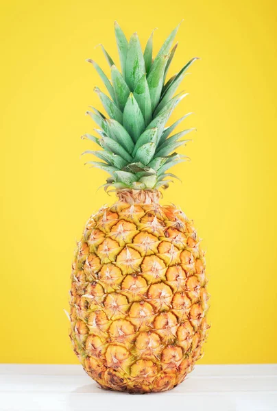 Piña aislada — Foto de Stock