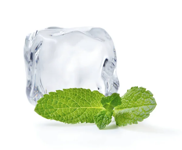 Cubo de hielo aislado — Foto de Stock