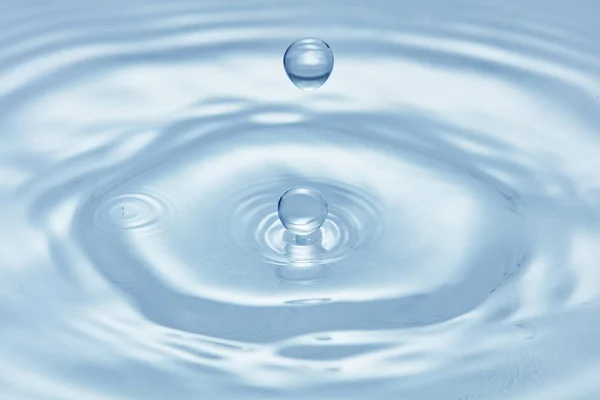 水液滴のスプラッシュ — ストック写真