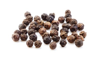 Beyaz üzerinde izole edilmiş biberler.