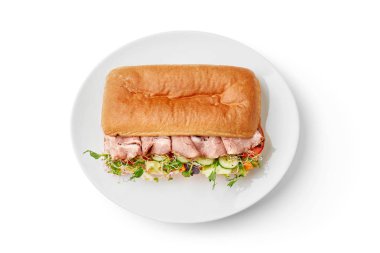 sandviç beyaz tabakta izole