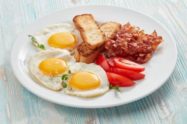 Servis tabağına Kahvaltı