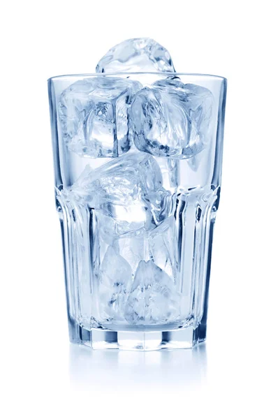 Cubos de gelo em vidro — Fotografia de Stock