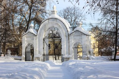 Demidov'ın evi ana kapıya
