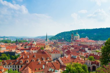 Çek Cumhuriyeti. Prag. Dağın üzerinden kentin genel görünümü.