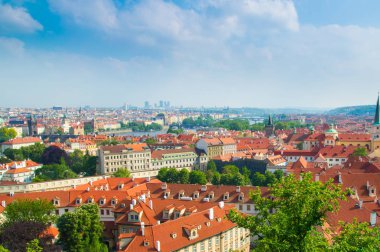 Çek Cumhuriyeti. Prag. Dağın üzerinden kentin genel görünümü.