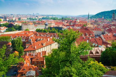 Çek Cumhuriyeti. Prag. Dağın üzerinden kentin genel görünümü.
