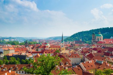 Çek Cumhuriyeti. Prag. Dağın üzerinden kentin genel görünümü.
