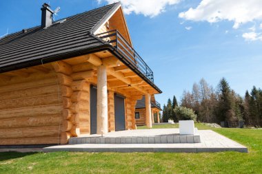 Ahşap silindire tomruklardan evi