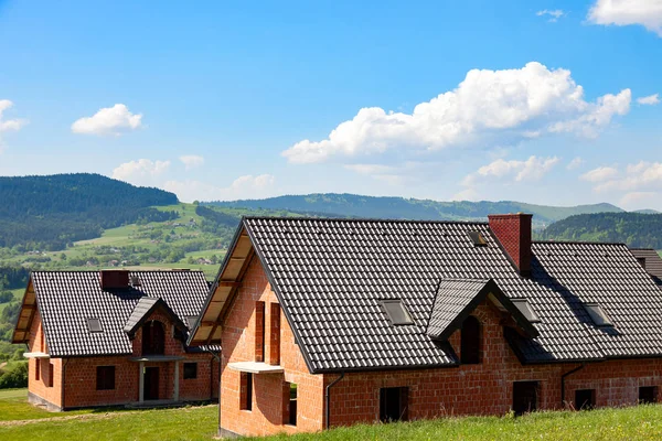 Nuevas Casas Creadas Verdes Colinas Paisaje Rural — Foto de Stock