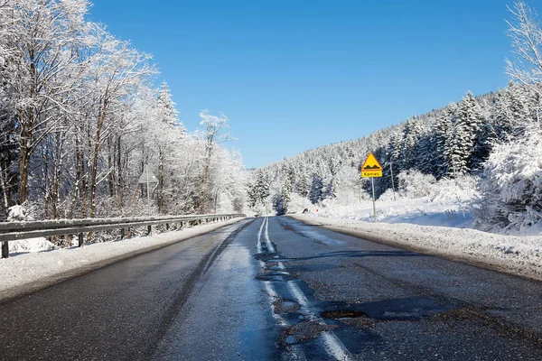 Poškozená Silnice Zimě Silnice Zimě Cesta Lese — Stock fotografie
