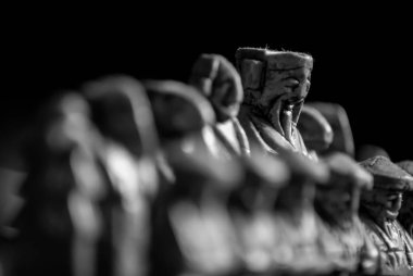 siyah-beyaz satranç tahtası