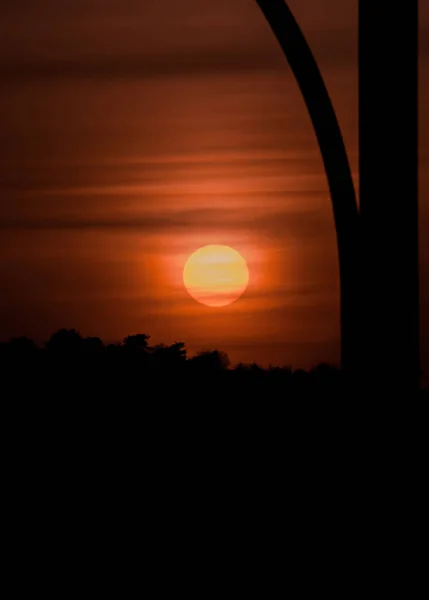 Orange solnedgång i staden — Stockfoto