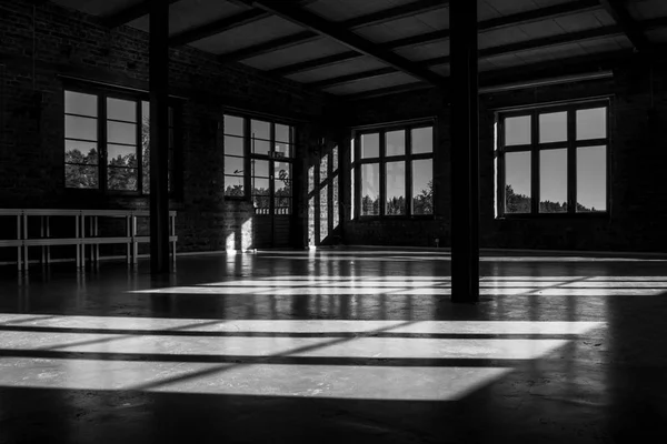 Schatten auf dem Fußboden aus den Fenstern — Stockfoto