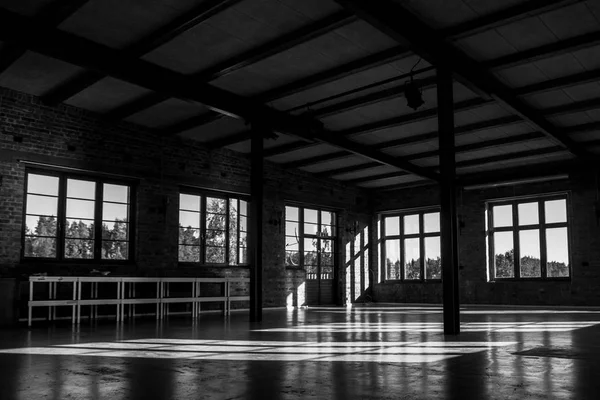 Schatten auf dem Fußboden aus den Fenstern — Stockfoto