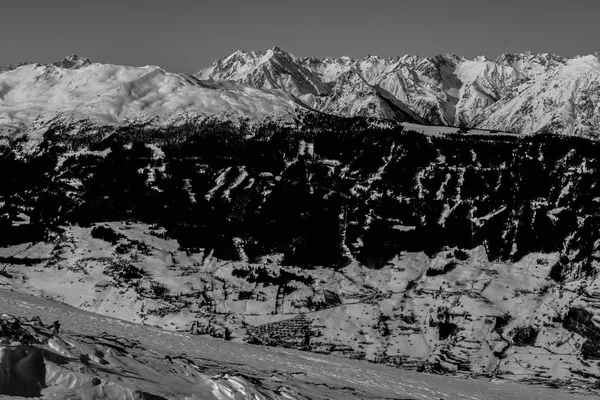 Beautiful mountaintops during winter — Stock Photo, Image