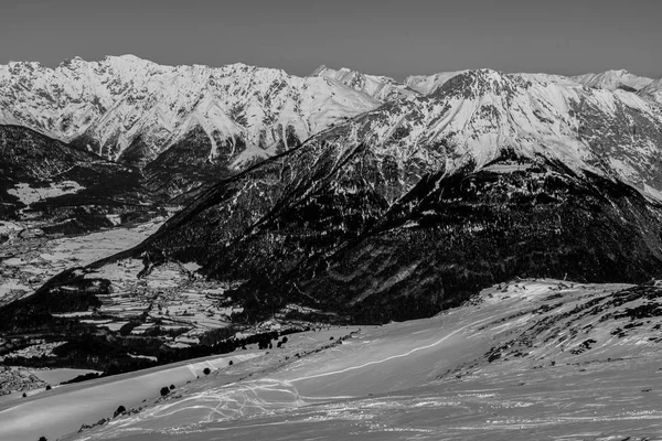 Vackra bergstoppar under vintern — Stockfoto