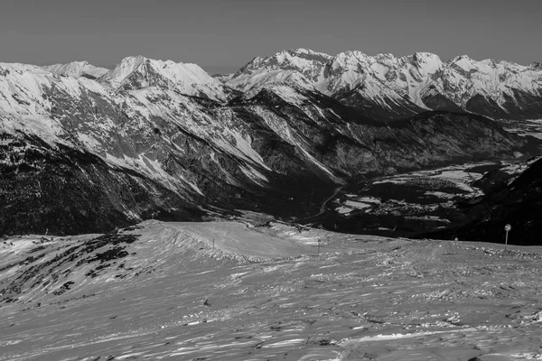 Beautiful mountaintops during winter — Stock Photo, Image