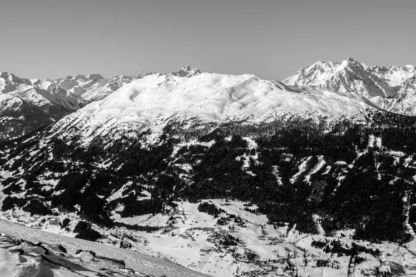 Beautiful mountaintops during winter — Stock Photo, Image