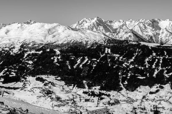 Beautiful mountaintops during winter — Stock Photo, Image
