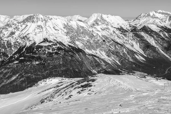 Beautiful mountaintops during winter — Stock Photo, Image