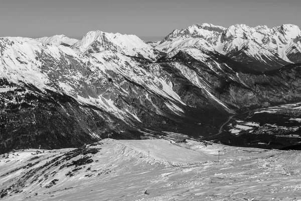 Beautiful mountaintops during winter — Stock Photo, Image