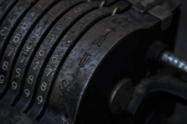 An old vintage cash register with lots of numbers — Stock Photo, Image