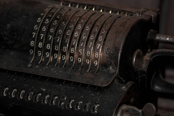 An old vintage cash register with lots of numbers — Stock Photo, Image