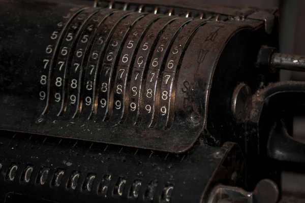 An old vintage cash register with lots of numbers — Stock Photo, Image