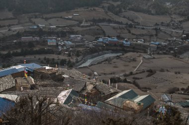Marshyangdi nehri kıyısındaki Aşağı ve Yukarı Pisang 'a bakın, Annapurna pisti, Nepal