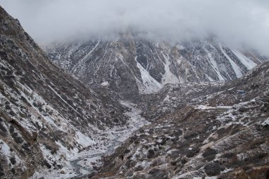 Ledar köyündeki Marshyangdi nehri, Annapurna pisti, Himalaya, Nepal