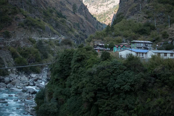 Nepáli Hegyi Falu Függőhídon Marshyangdi Folyó Szurdokvölgye Felett Annapurna Körút — Stock Fotó
