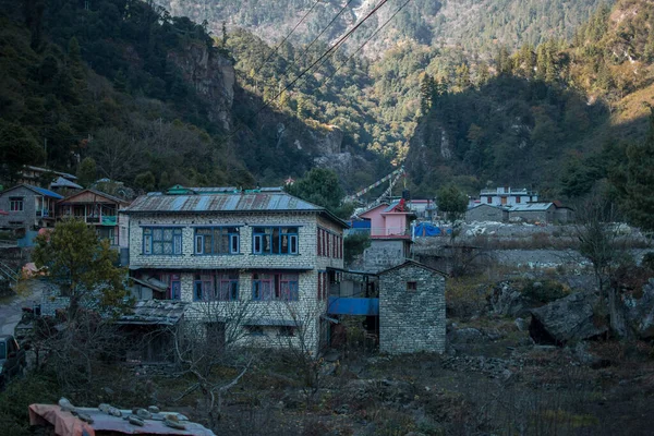 Aldeia Montanha Nepalesa Com Bandeiras Oração Budistas Longo Circuito Annapurna — Fotografia de Stock