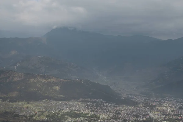 Vista Sobre Ciudad Pokhara Las Montañas Cercanas Nepal Desde Colina —  Fotos de Stock