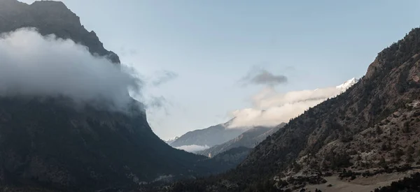 Panorama Delle Montagne Che Circondano Alto Pisang Sul Fiume Marshyangdi — Foto Stock