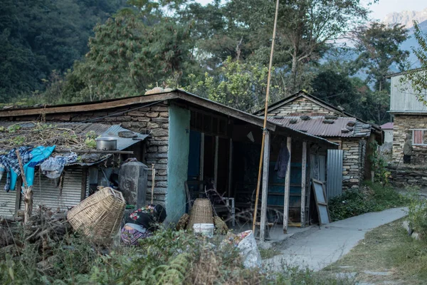 Uma Mulher Trabalhando Fora Sua Casa Chá Ngadi Circuito Annapurna — Fotografia de Stock