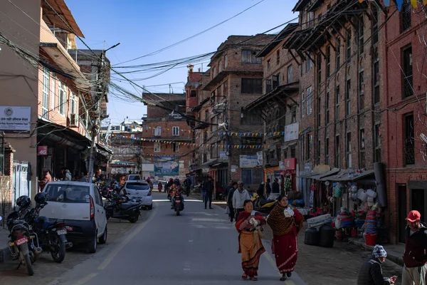 Bhaktapur Kathmandu Nepal December 2019 Unidentified People Walks Street Motorbikes — Stock Photo, Image
