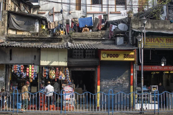 Καλκούτα Ινδία Φεβρουαρίου 2020 Άγνωστοι Άνδρες Αγοράζουν Και Πωλούν Αντικείμενα — Φωτογραφία Αρχείου