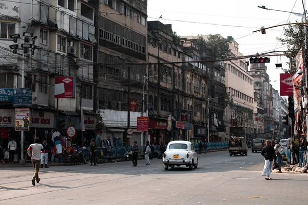 Kolkata India Febrero 2020 Unas Pocas Personas Identificadas Cruzan Calle —  Fotos de Stock