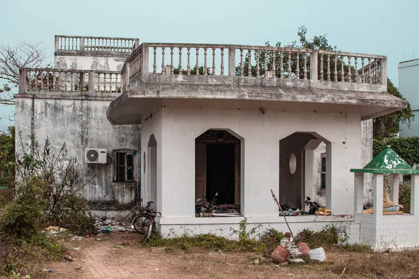 Vue Une Ancienne Maison Blanche Détruite Abandonnée Puri Inde — Photo