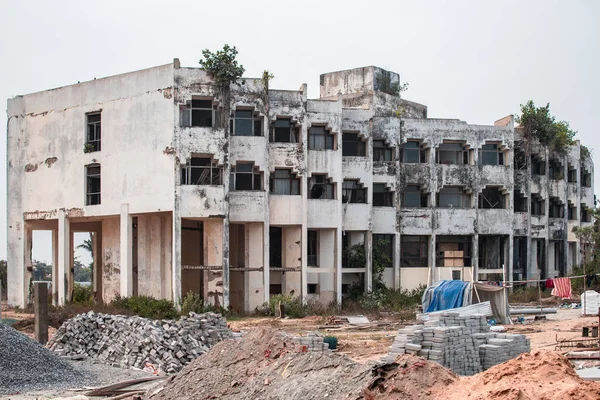 Vista Antigo Canteiro Obras Abandonado Prédio Residencial Branco Puri Índia — Fotografia de Stock