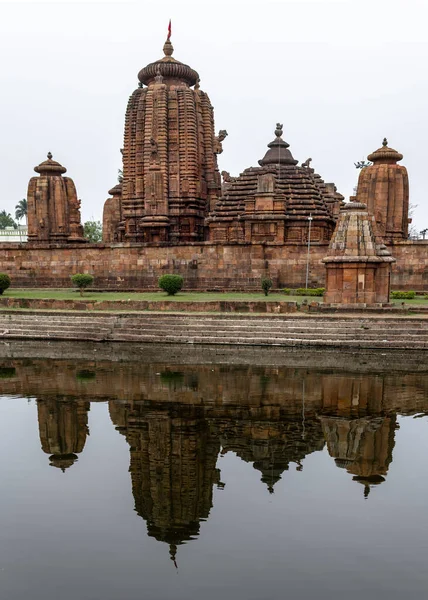 Bhubaneswar Índia Fevereiro 2020 Vista Exterior Templo Brahmesvara Com Reflexão — Fotografia de Stock