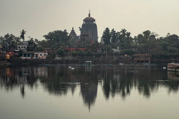 Bhubaneswar Indie Lutego 2020 Widok Świątynię Chitrakarini Jej Odbicie Jeziorze — Zdjęcie stockowe